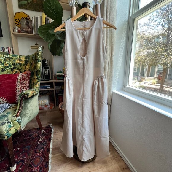 Elegant Cream Midi Dress - Picture 2 of 7